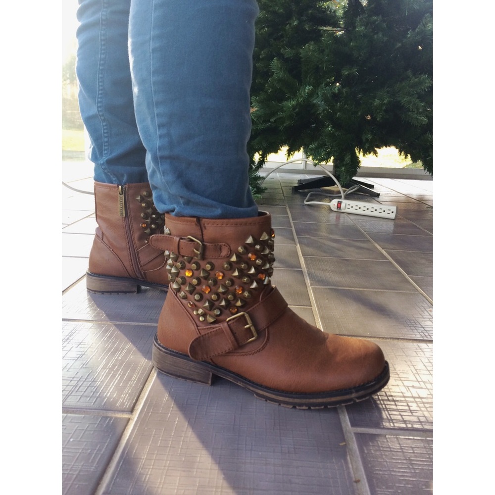 Breckelle's tan/rust Jeweled Boots