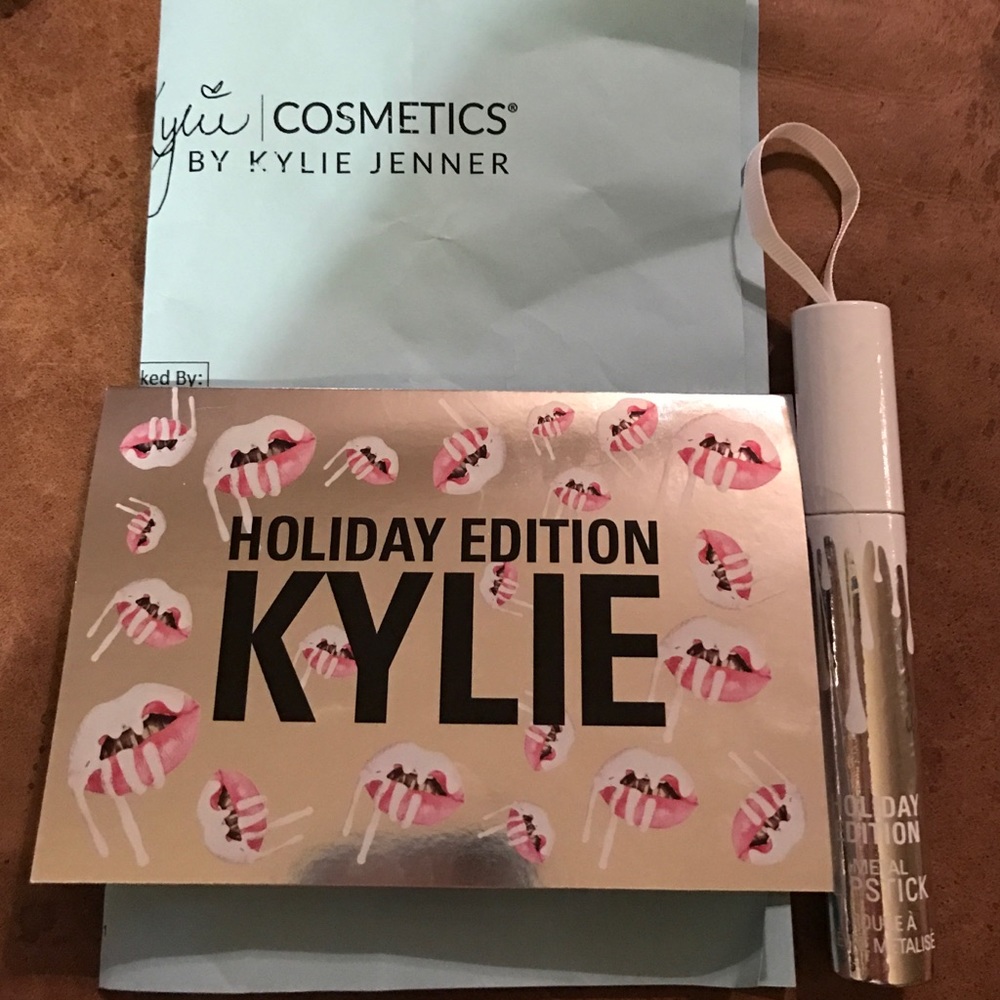 KYLIE's HOLIDAY EDITION XMAS ORNAMENT LIP GLOSS