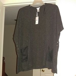 Ribbed poncho with suede pockets