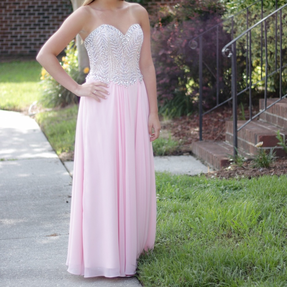 Blush pink strapless prom dress!!