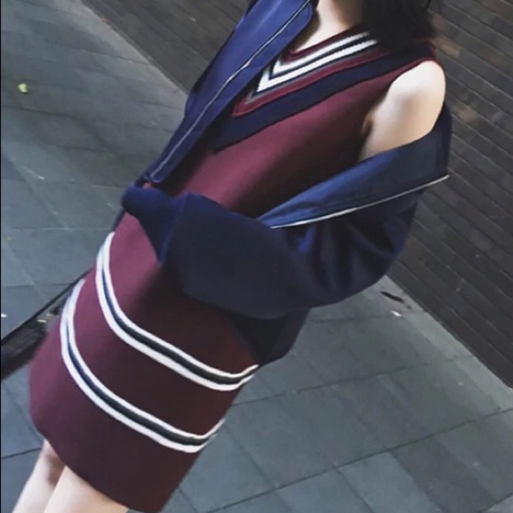 V neck burgundy dress