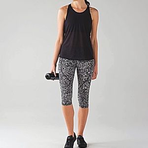 Lululemon outrun crop -black/white lace NWT! Sz 2