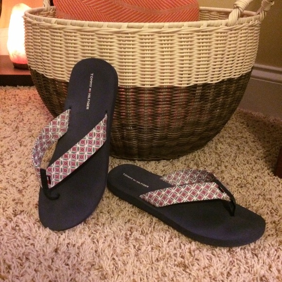 TOMMY HILFIGER Flippy Floppies💕🌴🏄🏼‍♀️ - Picture 2 of 4