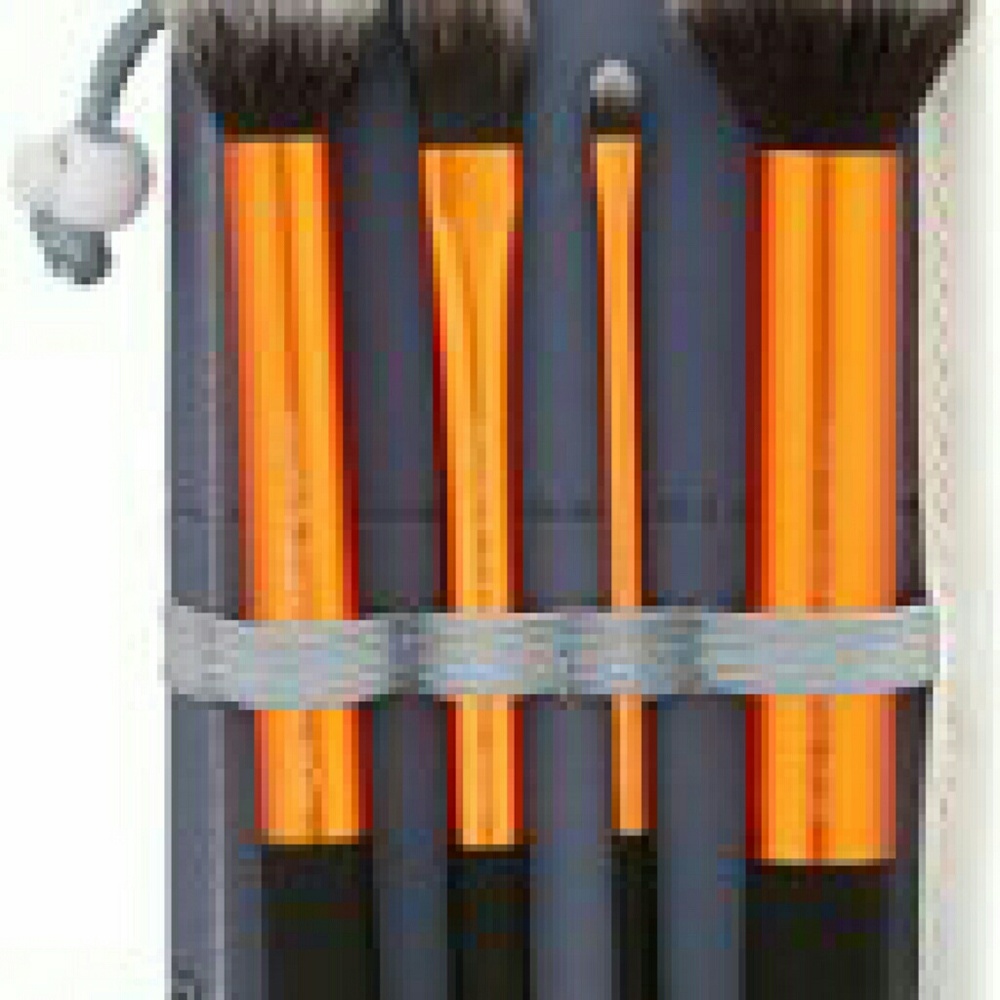 Real Technique Core Collection Brush Set - Picture 2 of 4