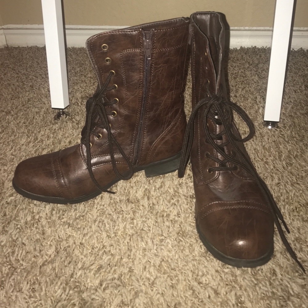 Combat boots