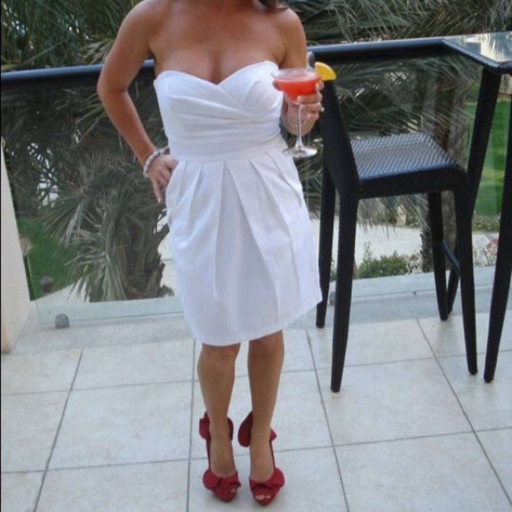 White Cotton Strapless Cocktail Dress 🍸