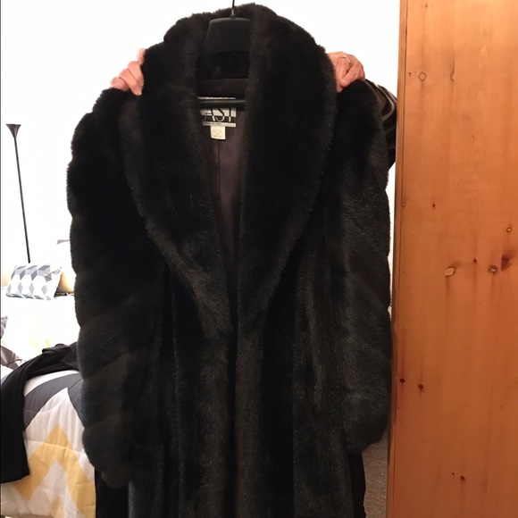 A new faux mink black full length coat - Picture 1 of 3