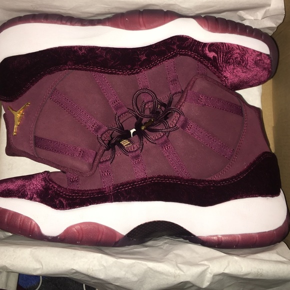 retro 11 maroon
