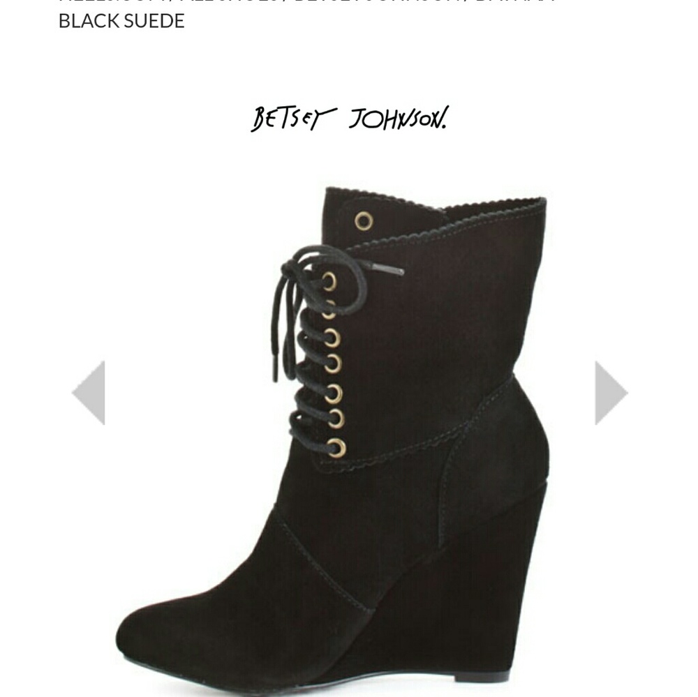 Betsey johnson Daynaa black suede wedged boots
