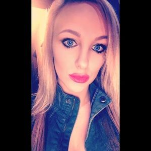 Meet your Posher, Deborah