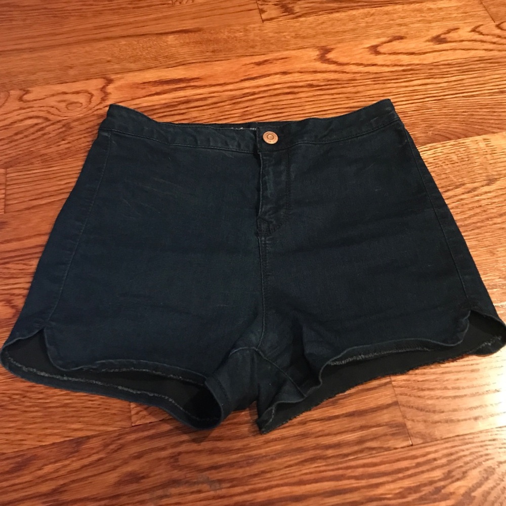 ***High waisted stretchy denim shorts