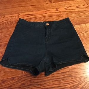 ***High waisted stretchy denim shorts