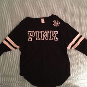 Pink shirt with sequins is a quarter sleeve