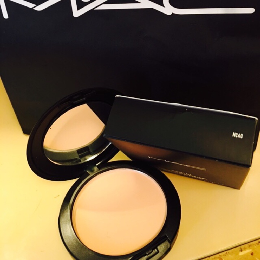 MAC Studio Fix Foundation NC40