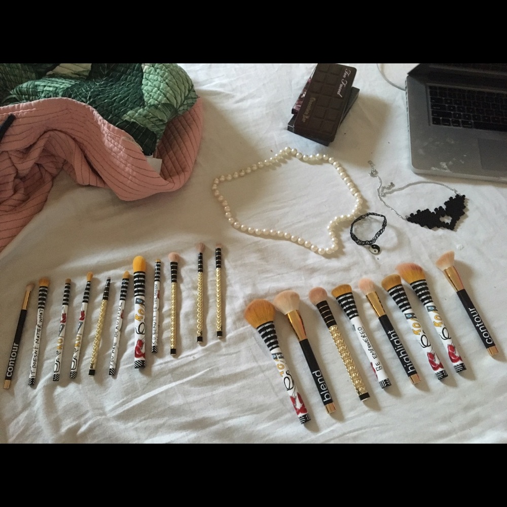 19 piece Sonia Kashuk Brush Set- KO set & Gold set