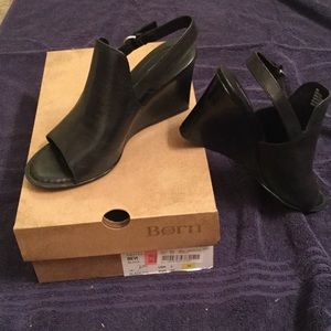 Born Black Leather Sandals size 8