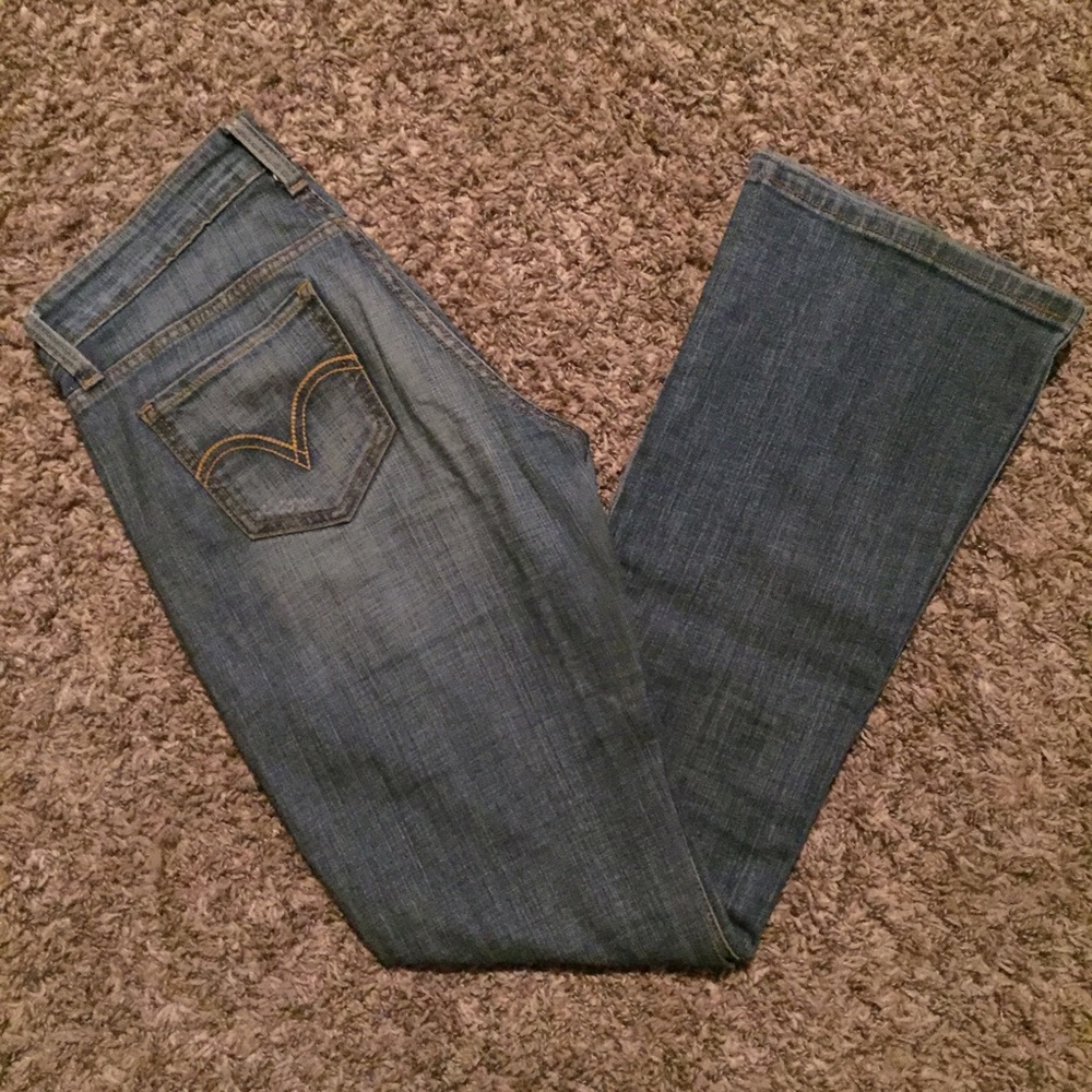 Levi's Bootcut Jeans✨