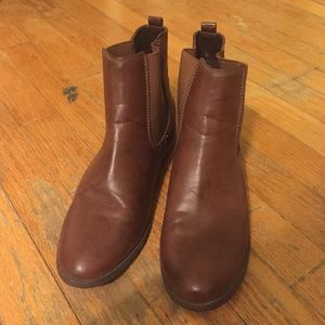 BDG Chelsea Boots