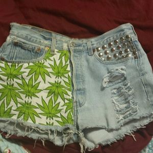 Cute High waisted vintage Levi Marijuana  shorts!