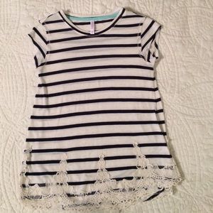 Blue and white t-shirt with lace detail