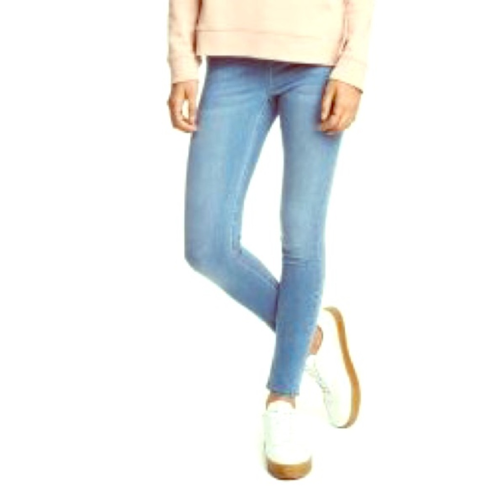 NWOT stretchy Jeggings in Washed Jean Color.