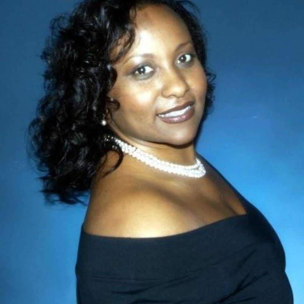 Meet your Posher, Lenora