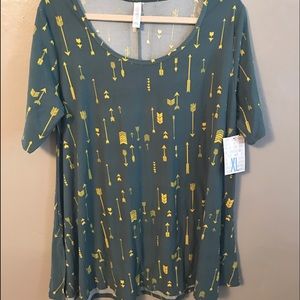 BNWT Lularoe Perfect T