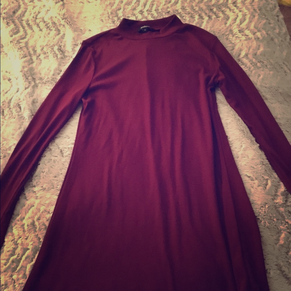 Long-sleeved wine colored dress
