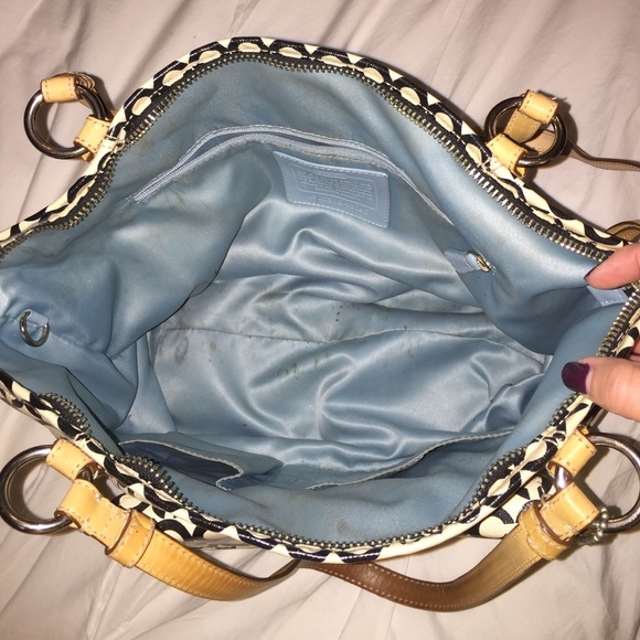 Coach black and cream signature "C" shoulder bag - Picture 4 of 4