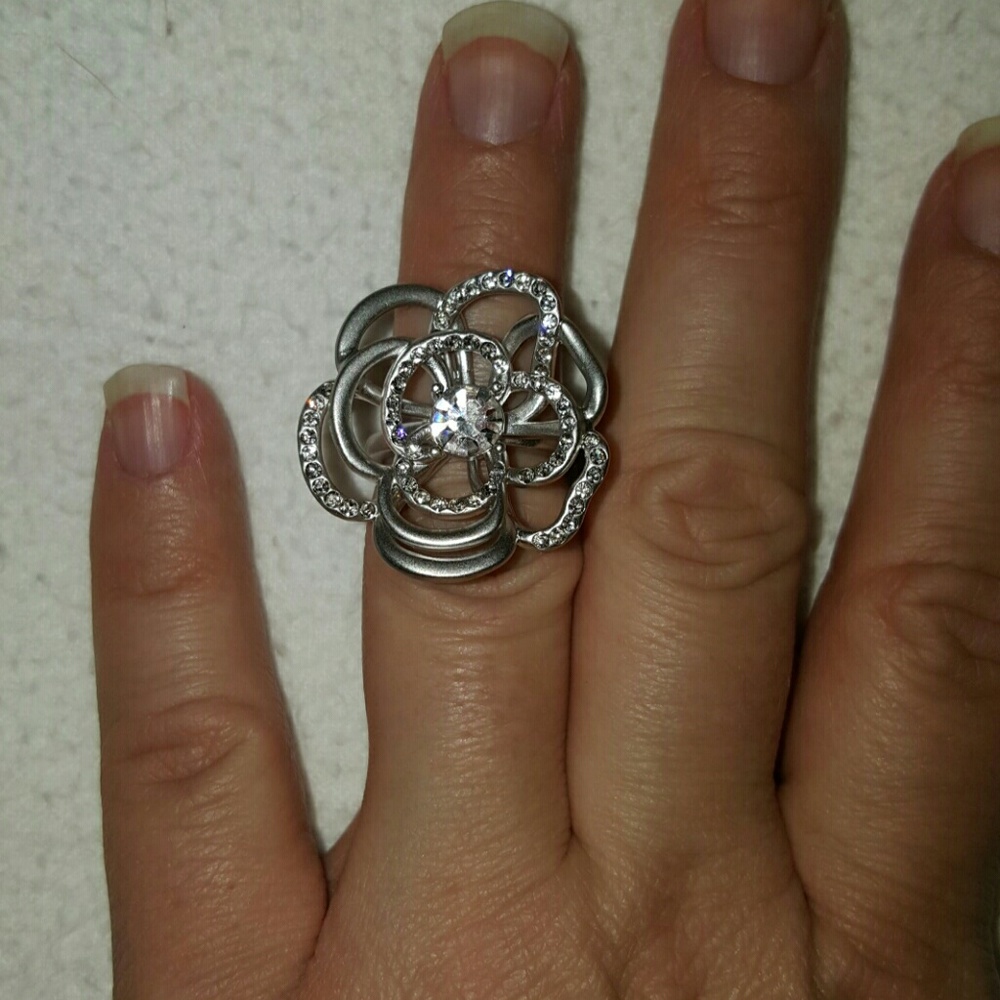 Lulu Avenue fashion jewelry flower ring