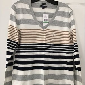 Tommy Hilfiger sweater. New.
