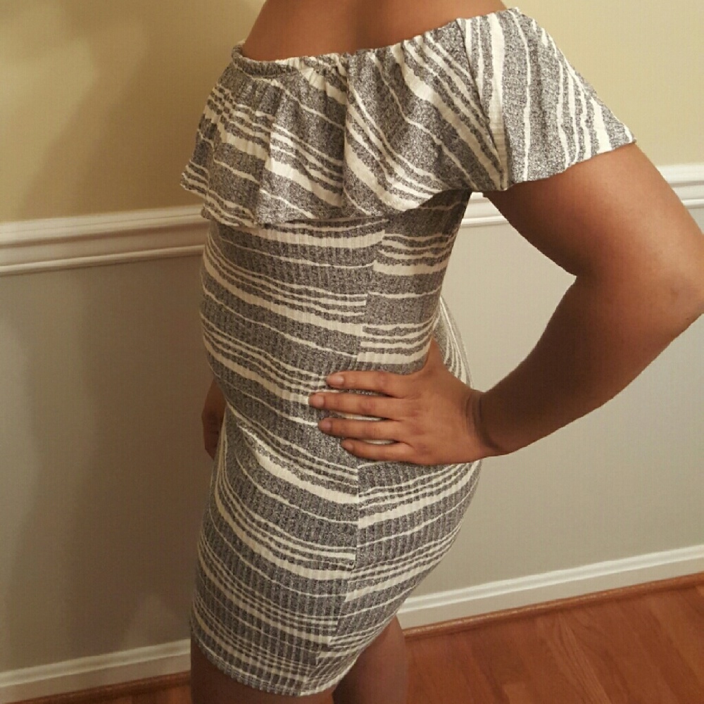 ONLY XS LEFT --- Sadie and Sage Natalie Dress - Picture 3 of 4