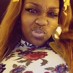 Meet your Posher, Emonee