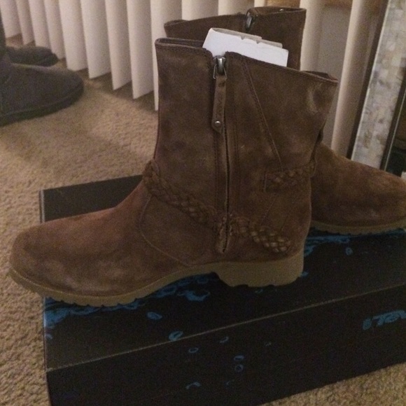 Women's TEVA suede boots - Picture 2 of 3