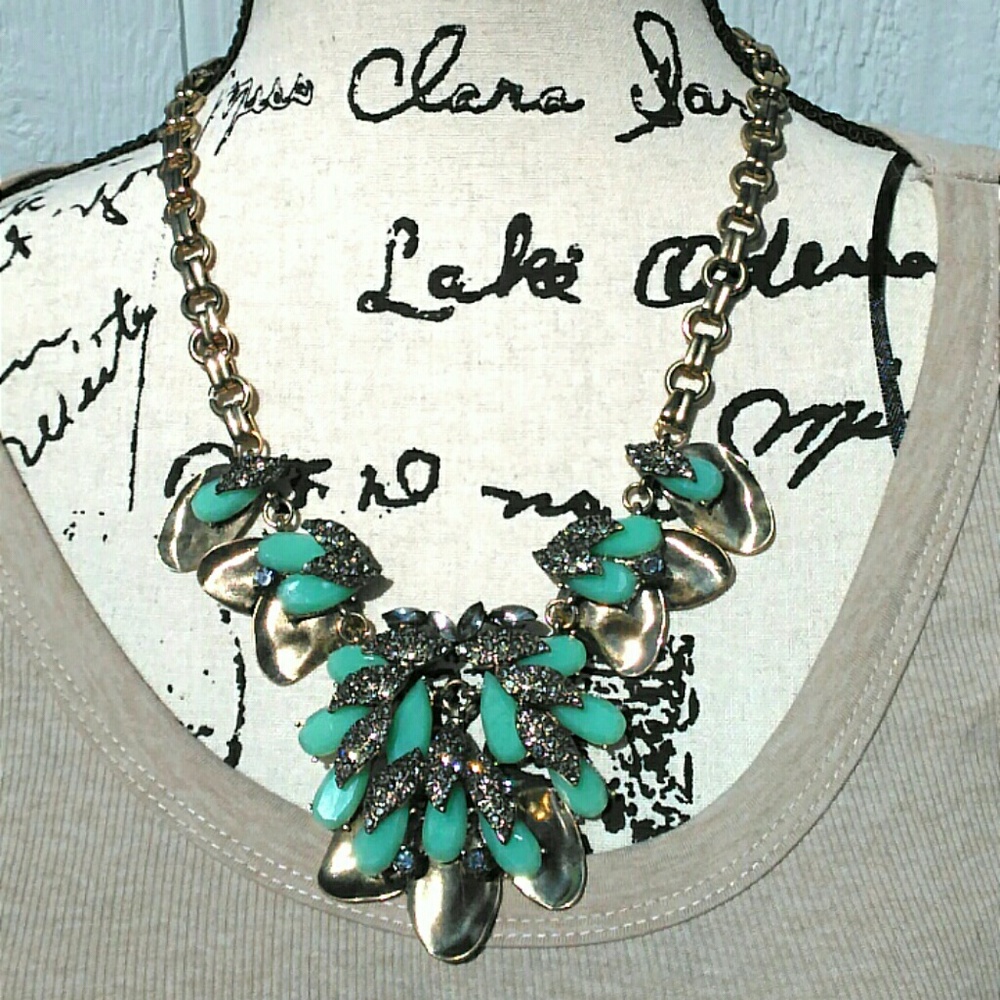 πHPπ ONE LEFT! Statement Necklace - Picture 2 of 6