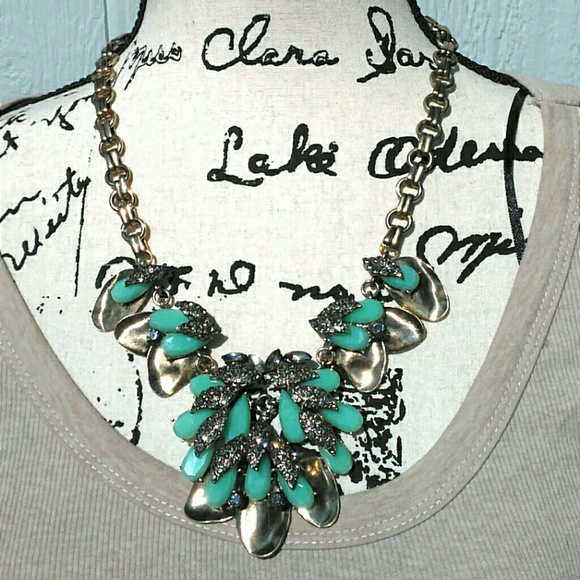 🎉HP🎉 ONE LEFT! Statement Necklace - Picture 2 of 6