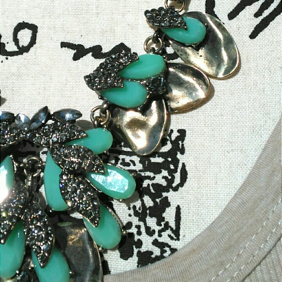 🎉HP🎉 ONE LEFT! Statement Necklace - Picture 4 of 6