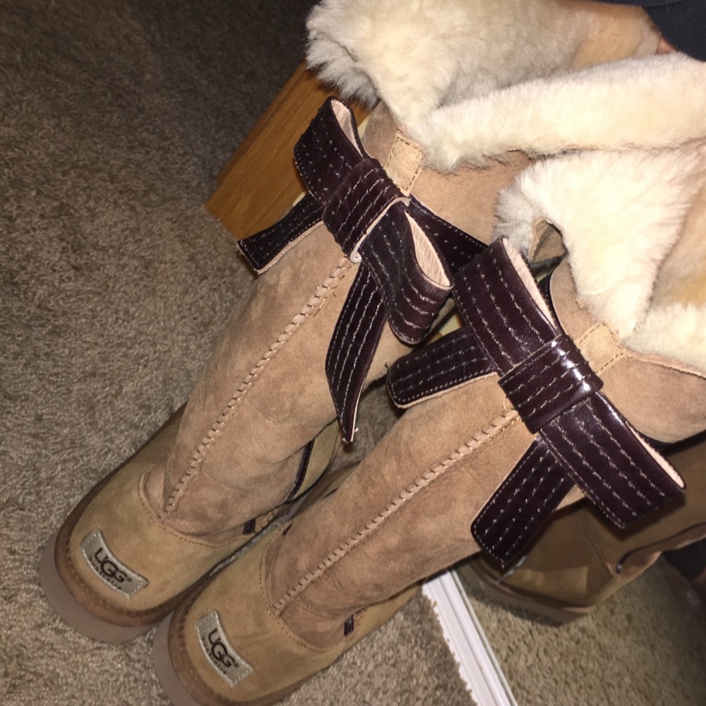 Hardly worn, tall Ugg boots with bow