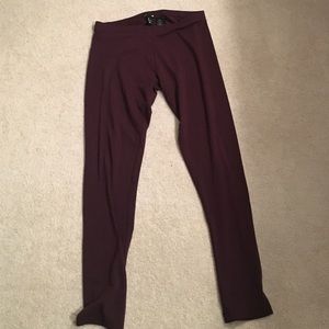 H&M solid maroon legging