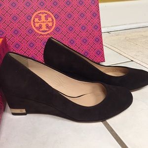 Brand new chocolate brown Tory Burch wedges size 6