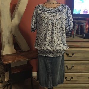 Dress barn navy & white floral blouse 14/16