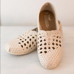 Toms Women's Satin Woven Satin Flat Shoe - 7M