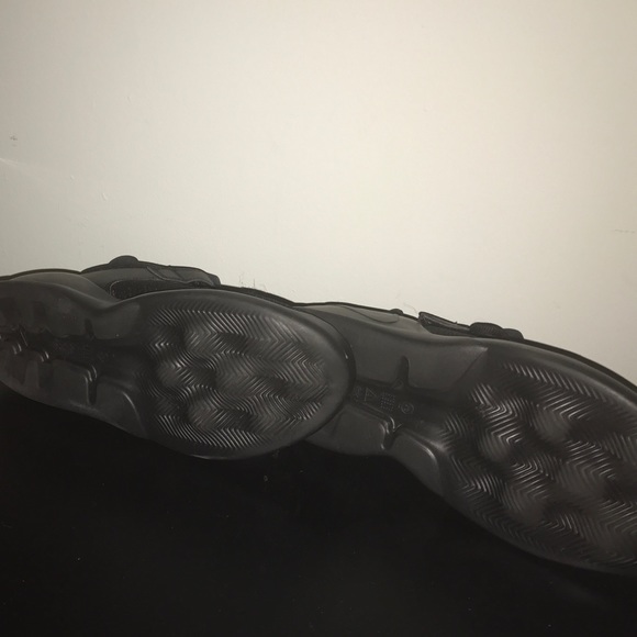 Nikes size six in boys for sale - Picture 3 of 3