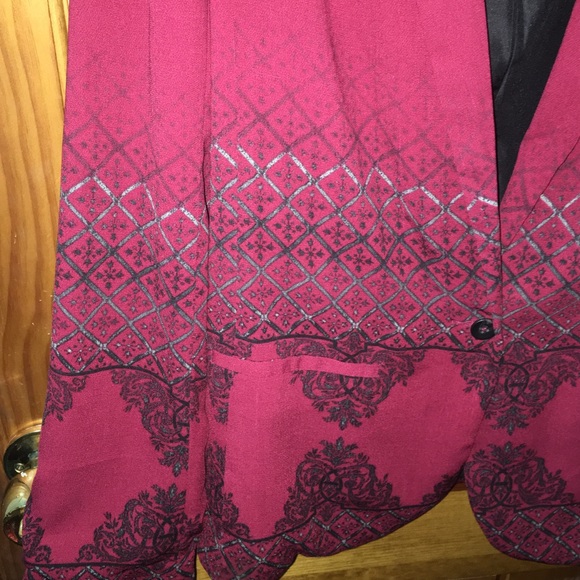 Red embroidered blazer - Picture 2 of 3