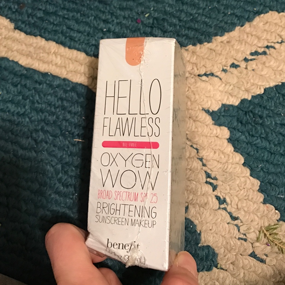 Benefit Hello Flawless foundation