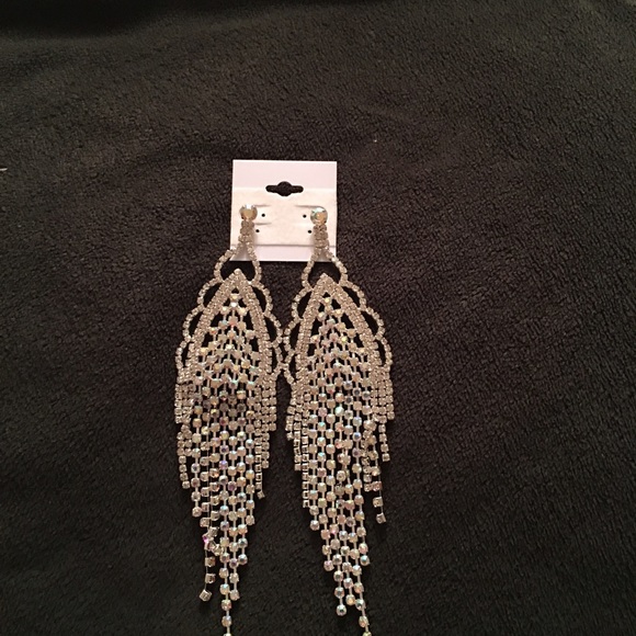 Earring - Picture 3 of 3