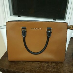 Michael kors tote