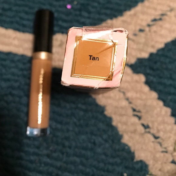 Too Faced Born This Way concealer - Picture 2 of 3