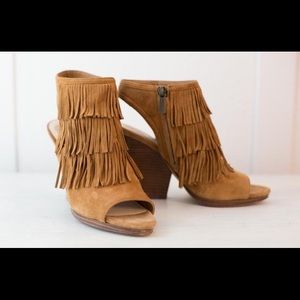 Vince Camuto Jordan Peep toe  Shootie