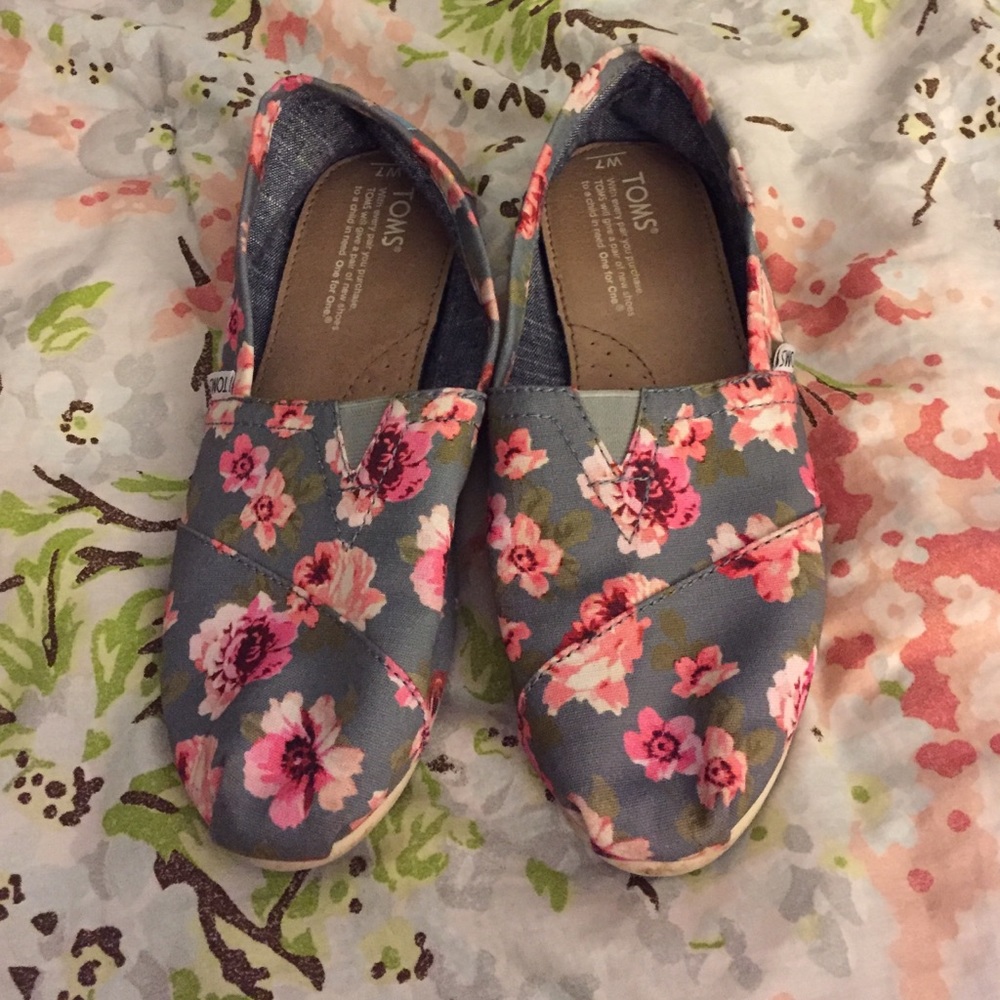 Toms size 7